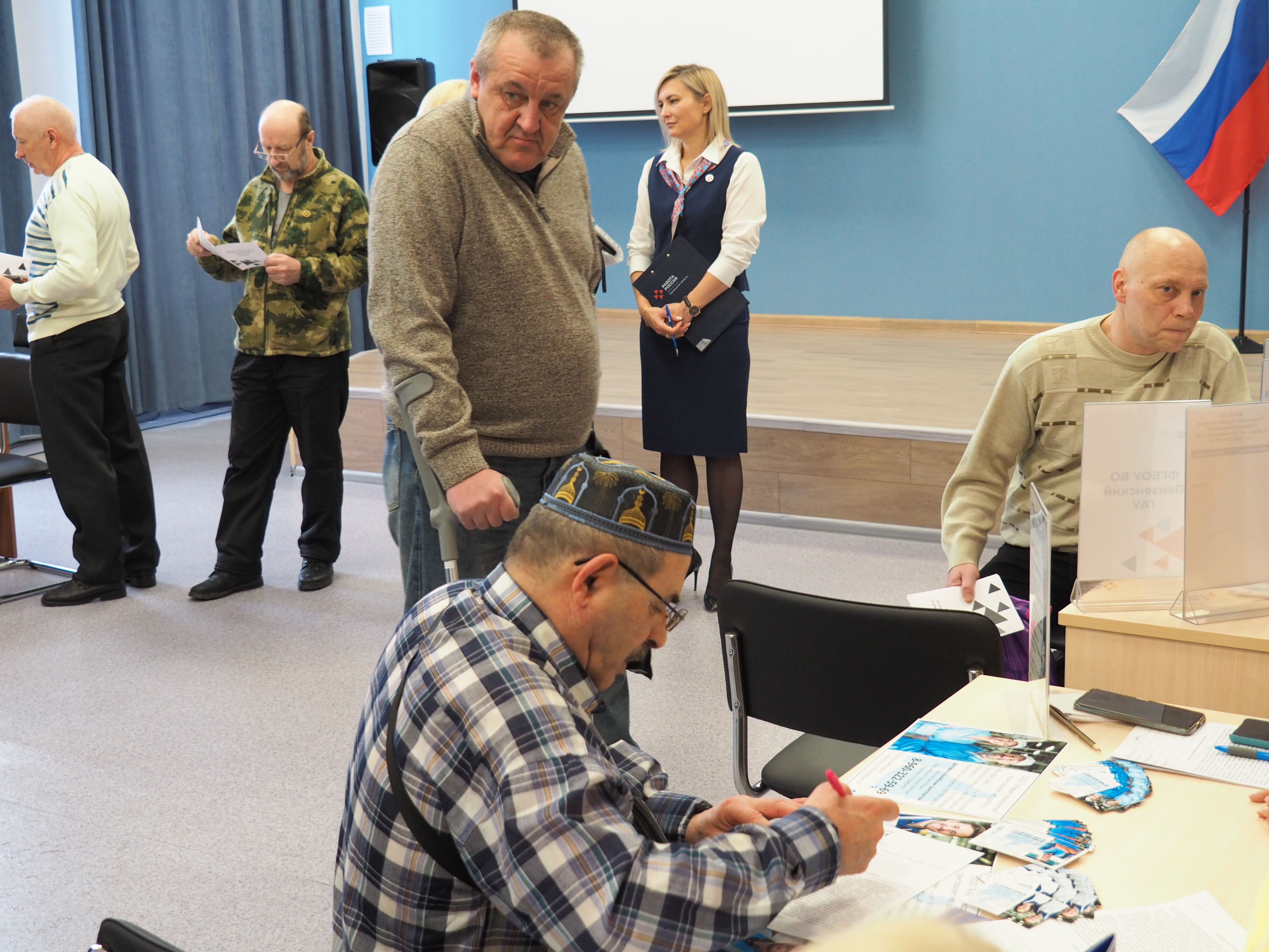 Встречу с работодателями и знакомство с профессиями через очки виртуальной реальности предложили участникам СВО и их родным