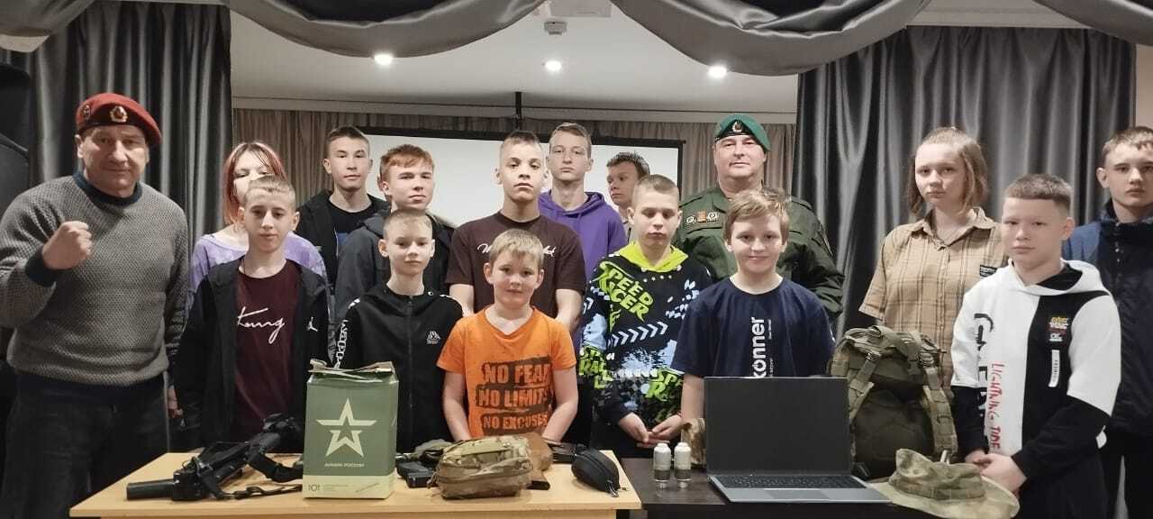 Представители Братства Краповых Беретов провели «Урок мужества» для воспитанников Спасского центра помощи детям Представители Братства Краповых Беретов провели «Урок мужества» для воспитанников Спасского центра помощи детям