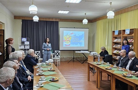  Первый замминистра Юлия Петрова поздравила муниципальных служащих Сосновоборского района с Днем местного самоуправления