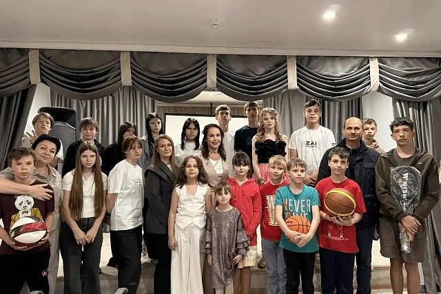 Юлия Петрова поздравила воспитанников Спасского центра с Днем защиты детей