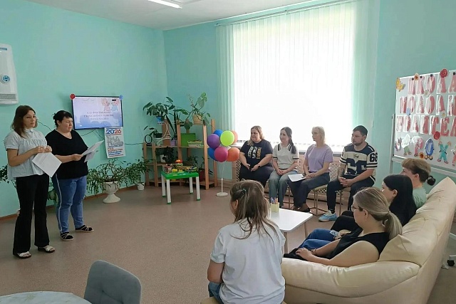 В Кузнецке открылась школа молодых родителей «Кроха» В Кузнецке открылась школа молодых родителей «Кроха»