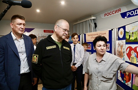 Олег Мельниченко посетил Спасский центр помощи детям