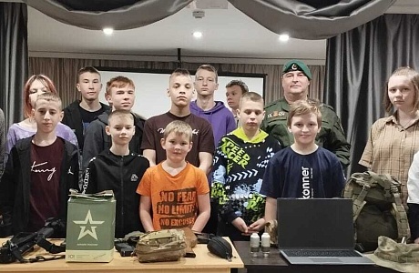 Представители Братства Краповых Беретов провели «Урок мужества» для воспитанников Спасского центра помощи детям
